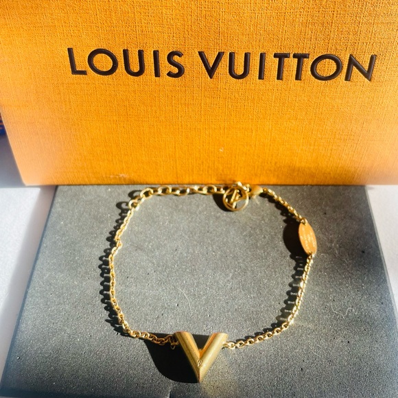Louis Vuitton Gold Bracelet - Picture 7 of 17